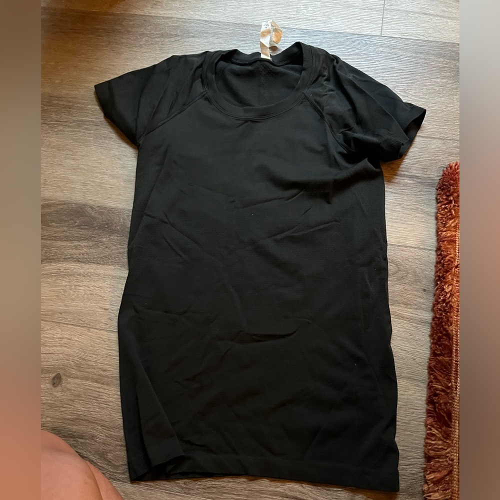 Lululemon swiftly tech short sleeve